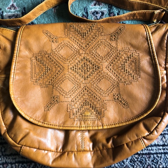 Native style Crossbody - Picture 2 of 5